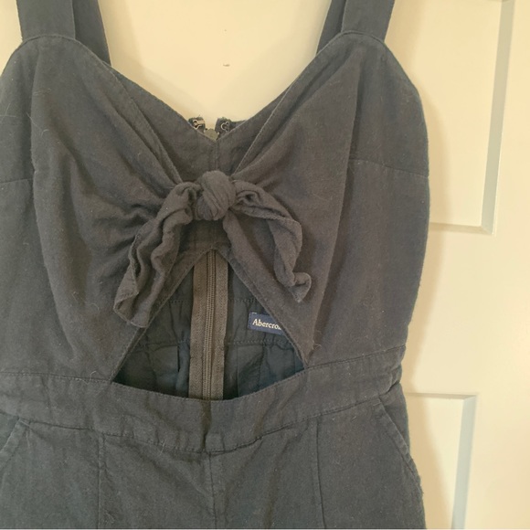 Abercrombie and Fitch Romper tie front - Picture 2 of 9